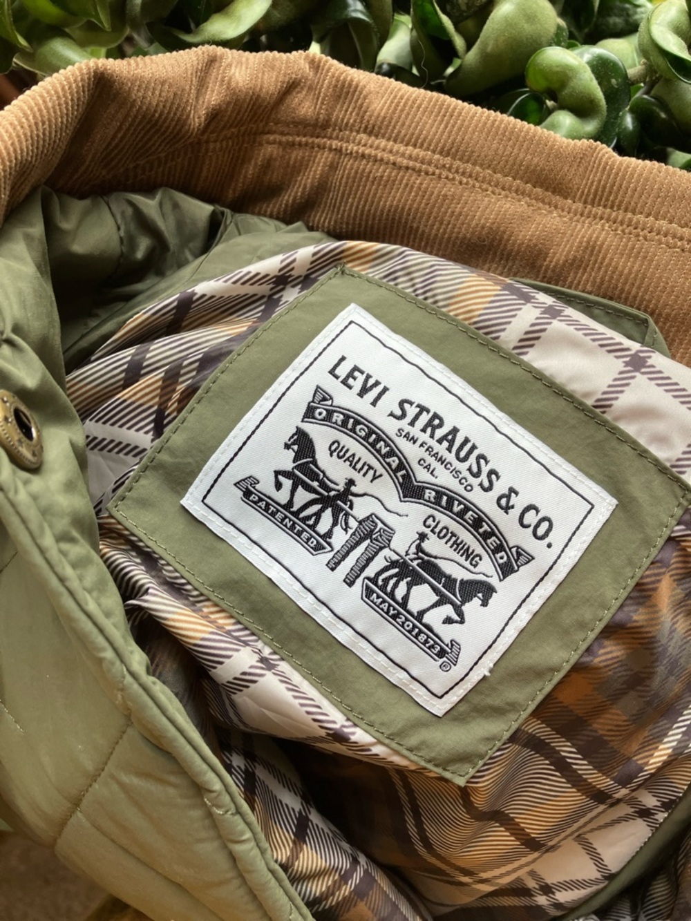 New w/ Tags Levi's Women's Olive Diamond Quilted Jacket Work Jacket Size XS - Picture 9 of 12